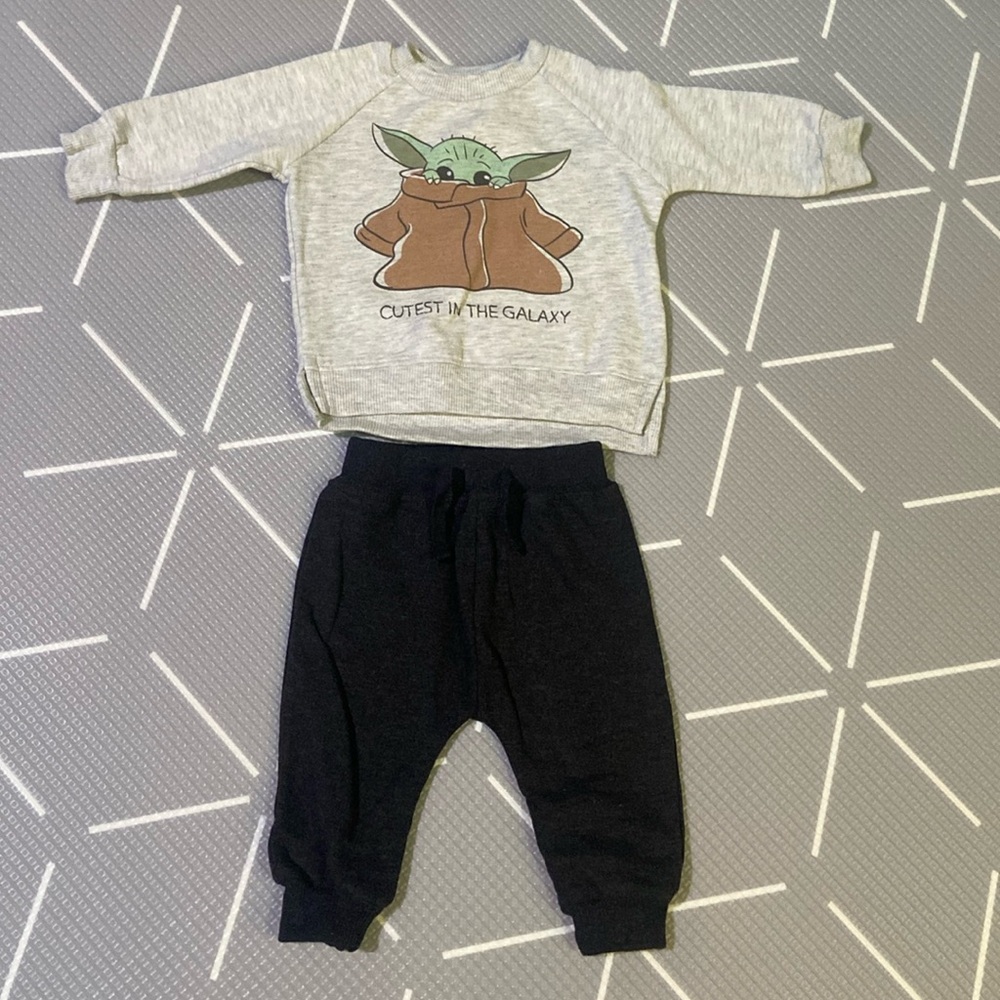 Star Wars The Mandalorian Grogu 2-Piece Sweatshirt and Jogger Set Size 0-3 M